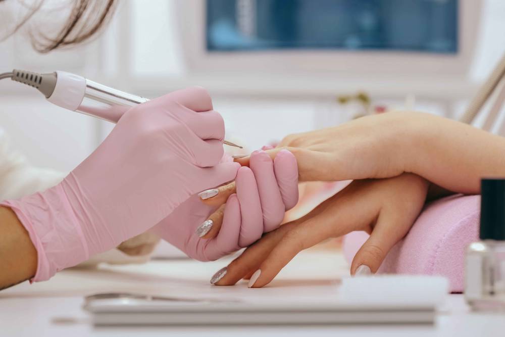 Pose d'ongle à Bras-Panon